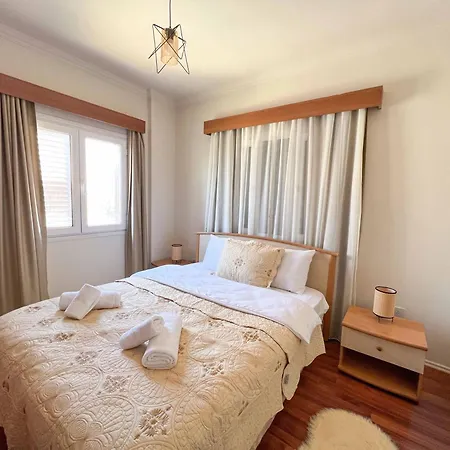 Gaia Stylish Duplex By Holidaykeys