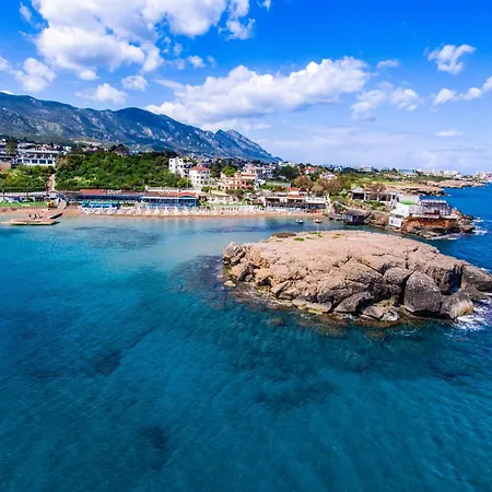 Villa Gaia Stylish Duplex By Holidaykeys Kyrenia (Northern Cyprus)